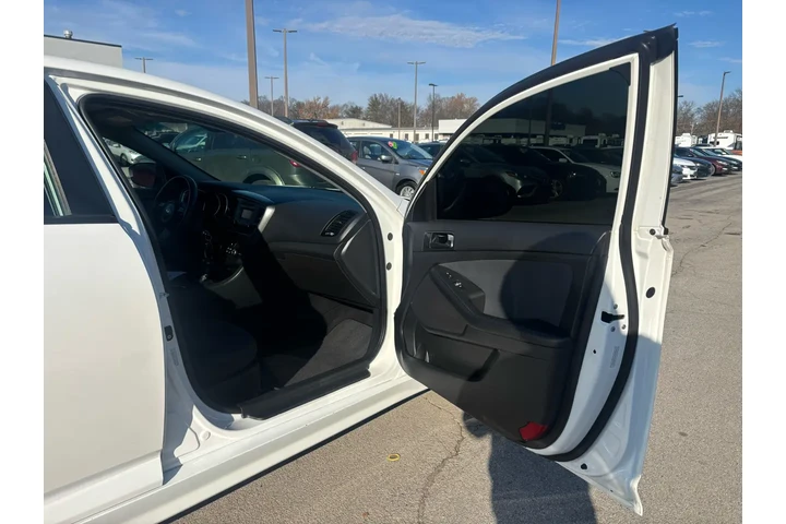 $7980 : 2015 Optima 4dr Sdn LX image 8