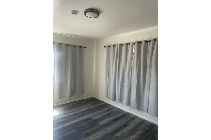 $1695 : Boyle Heights 1 recamara image 1