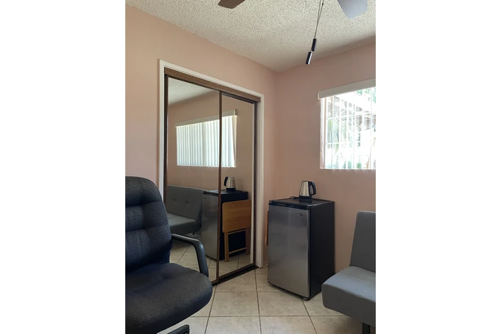 $750 : La Mirada Rento Cuarto image 2