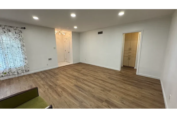 $1575 : Norwalk - Listo image 4
