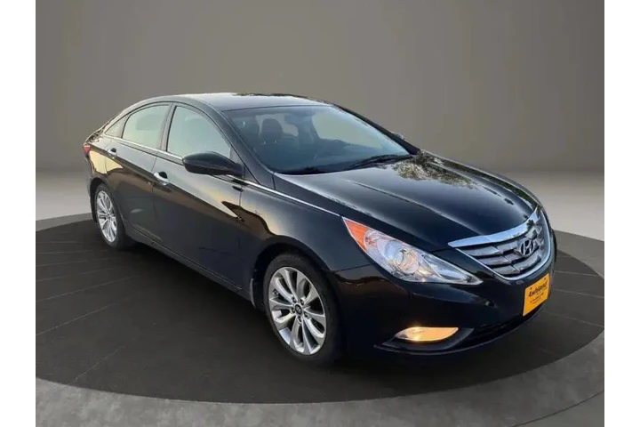 $7900 : 2013 Sonata SE image 10