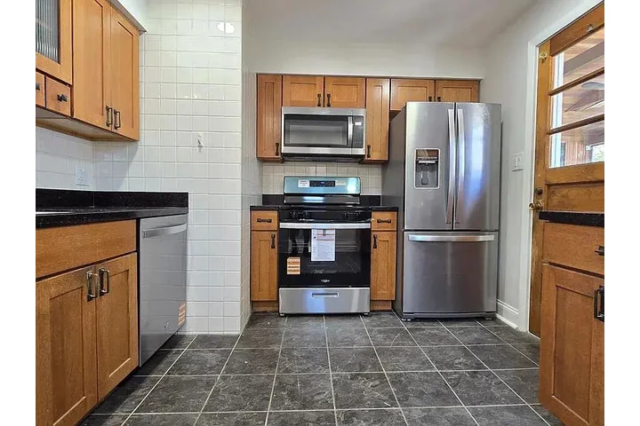 $1050 : Encantadora de 3 dormitorios image 8