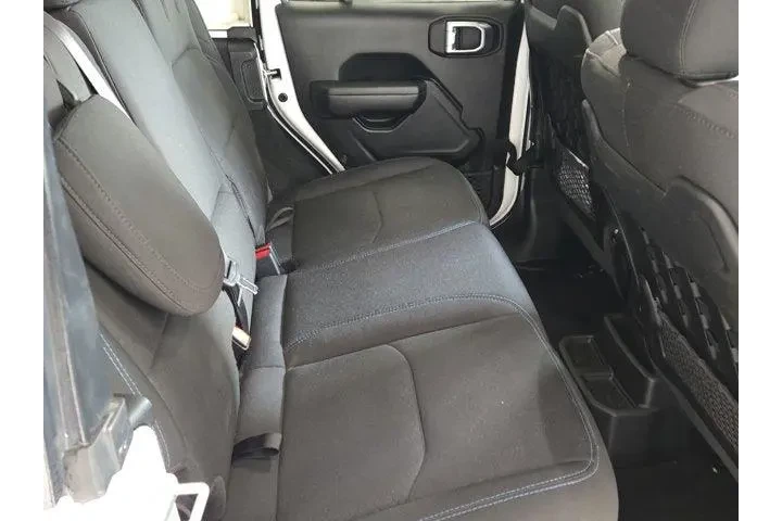 Jeep Wrangler 2023 4x4 Rubic image 8