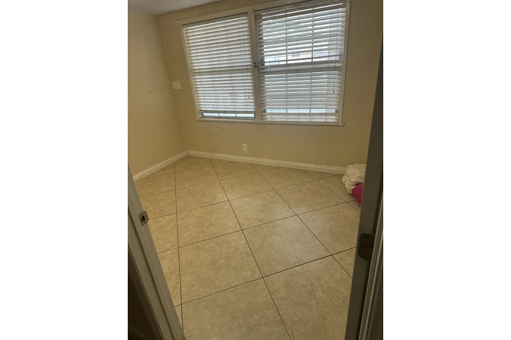 $1800 : Se renta cuarto south el monte image 2