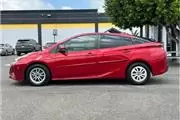 2016 Toyota Prius Two thumbnail