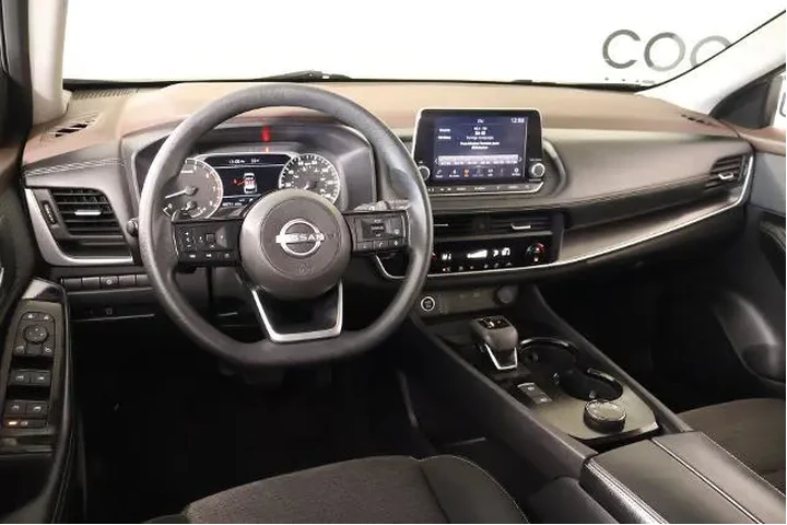 $20174 : Nissan Rogue 2023 AWD SV 4dr image 2