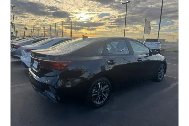 $16999 : Kia Forte 2024 LX 4dr Sedan image 5