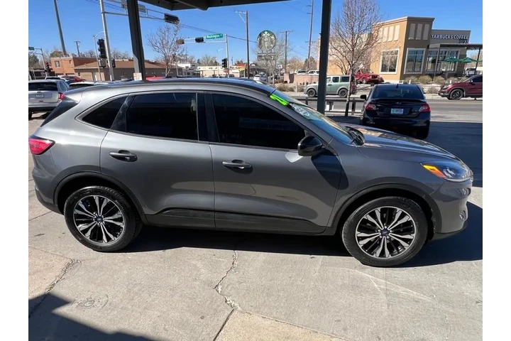 2021 Escape SE AWD image 4