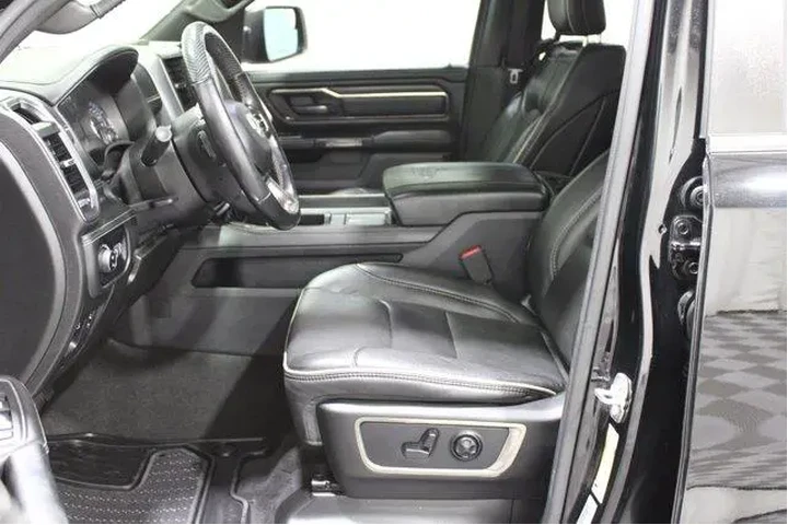 $39982 : Ram 1500 2020 4x4 Limited 4d image 3