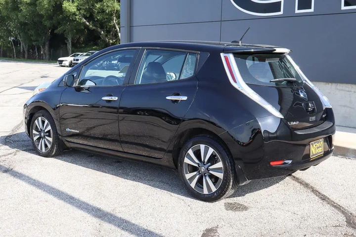 $7349 : 2017 LEAF SL image 6