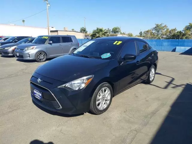 $10995 : 2017 Yaris iA image 5