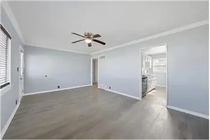 $1000 : Rental property with 2 bedro image 2