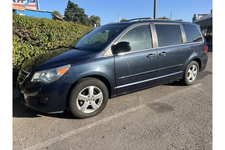 $6400 : 2009 Routan SE image 7