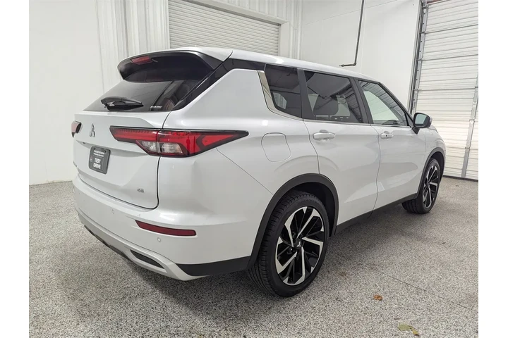 $24897 : Mitsubishi Outlander 2024 AW image 3