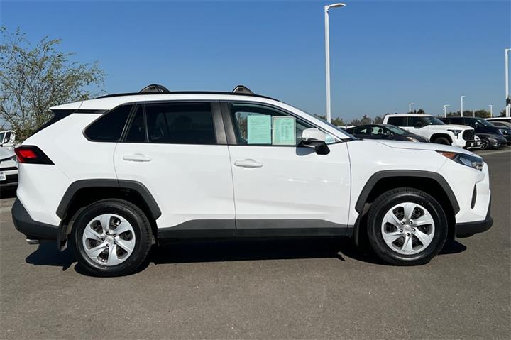 $23998 : RAV4 LE image 3