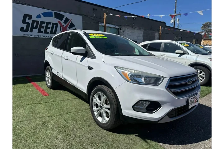$8000 : 2017 FORD ESCAPE2017 FORD ESC image 3