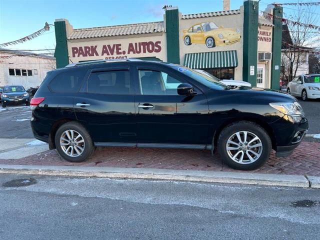 $7495 : 2014 Pathfinder SV image 3