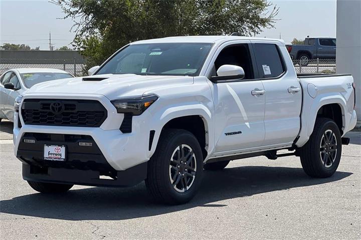 $49874 : New 2024 Tacoma TRD Sport Dou image 8