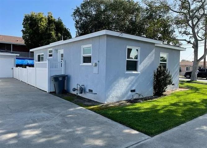 $1800 : Nice 2 bedroom 1 bath house image 3