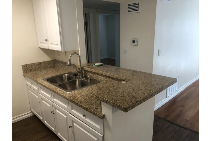 $2000 : Apartment image 3