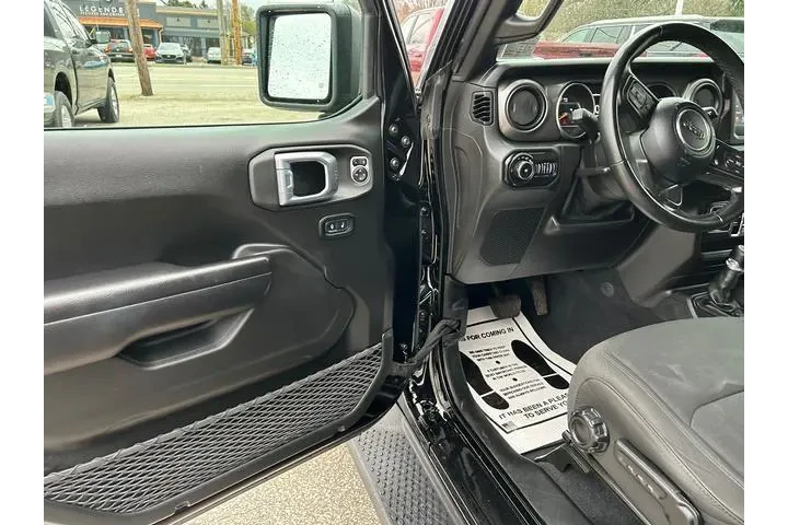 $30927 : Jeep Wrangler Unlimited 2021 image 9