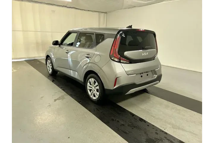 $16507 : Kia Soul 2023 LX 4dr Crossov image 7