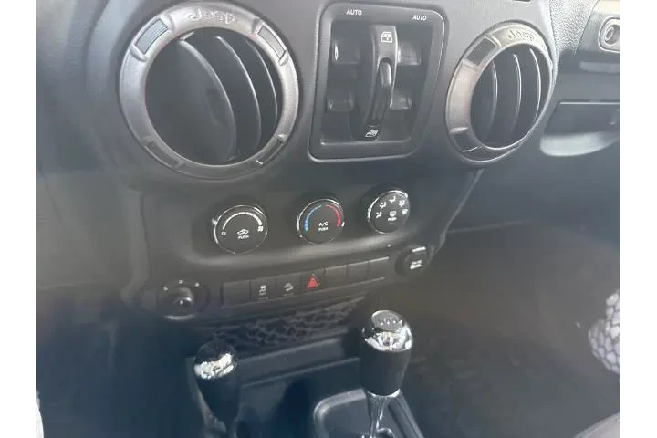 $18129 : Jeep Wrangler JK Unlimited 2 image 6