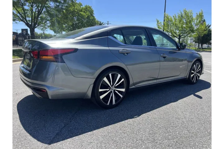 $7500 : 2021 Altima 2.5 SR image 6