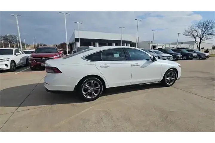 $25987 : Honda Accord 2024 EX 4dr Sed image 8