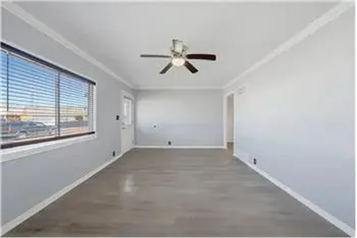 $1000 : Rental property with 2 bedro image 3