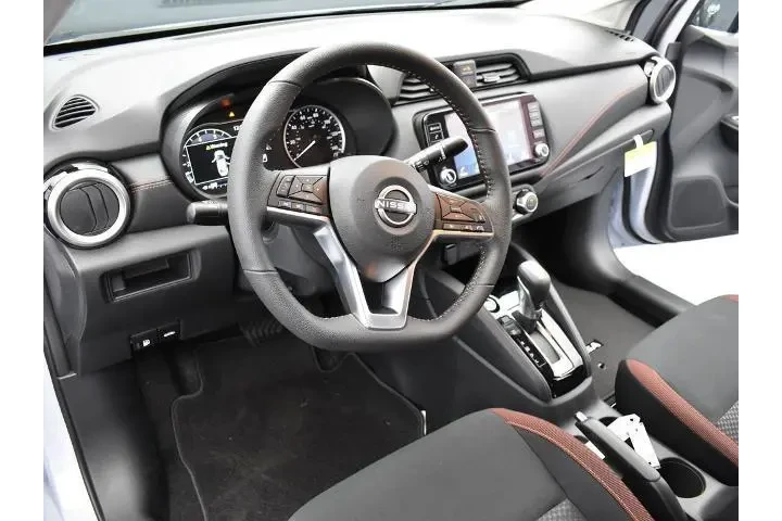 $18991 : Nissan Versa 2025 SR 4dr Sed image 8