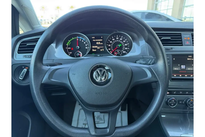 Volkswagen e-Golf 2016 SE 4d image 9