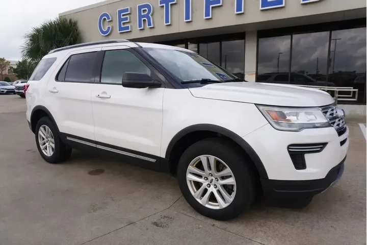 $13388 : Ford Explorer 2019 AWD XLT 4 image 1