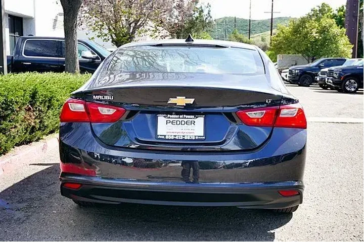 $14250 : Chevrolet Malibu 2023 LT 4dr image 9