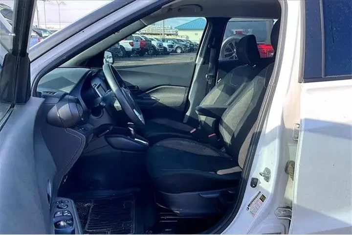 $8788 : Nissan Kicks 2018 S 4dr Cros image 4