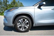 $39874 : Toyota Highlander 2023 LE 4d thumbnail
