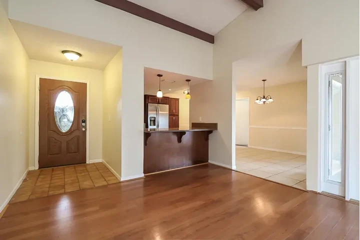 $2345 : GOOD USE SINGLE HOME image 9
