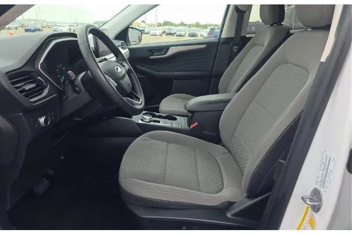 $18476 : Ford Escape 2022 AWD SE 4dr image 8