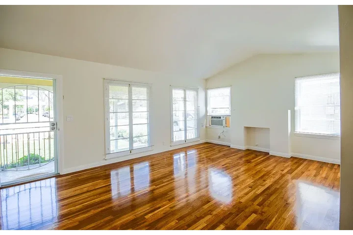 $1000 : Home Rent .. Orange, CA image 9