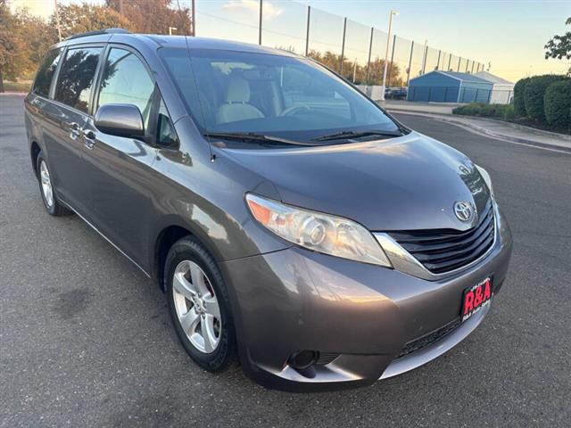 $10995 : 2011 Sienna LE 8-Passenger image 2