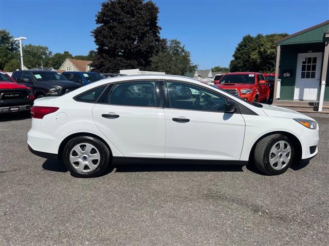 $8990 : 2017 Focus image 2