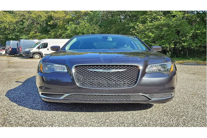 $11973 : Chrysler 300 2018 Touring 4d image 8