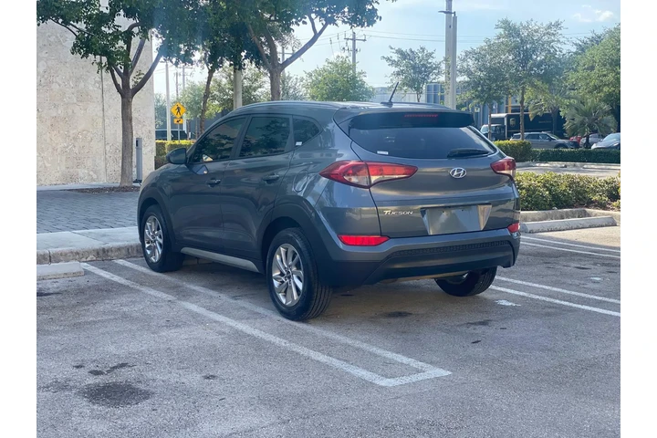 $8999 : *Hyundai Tucson* 2017 image 9