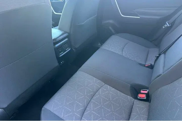 $33500 : Toyota RAV4 2025 AWD XLE 4dr image 8