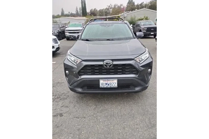 $29988 : Toyota RAV4 2021 AWD XLE Pre image 1