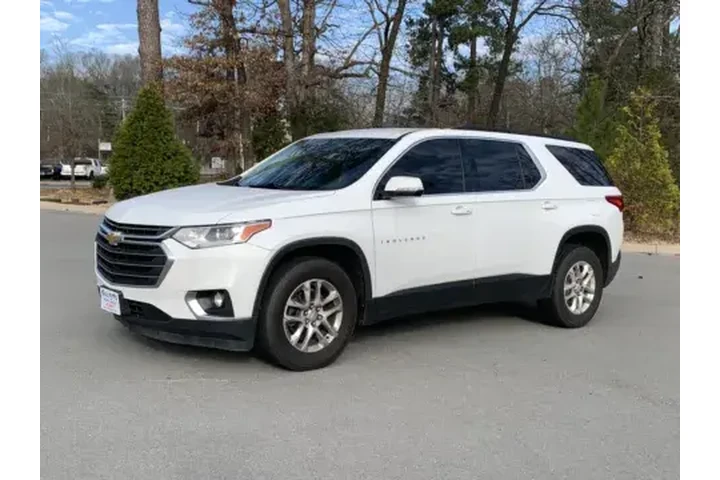 $23900 : 2019 Traverse LT image 4