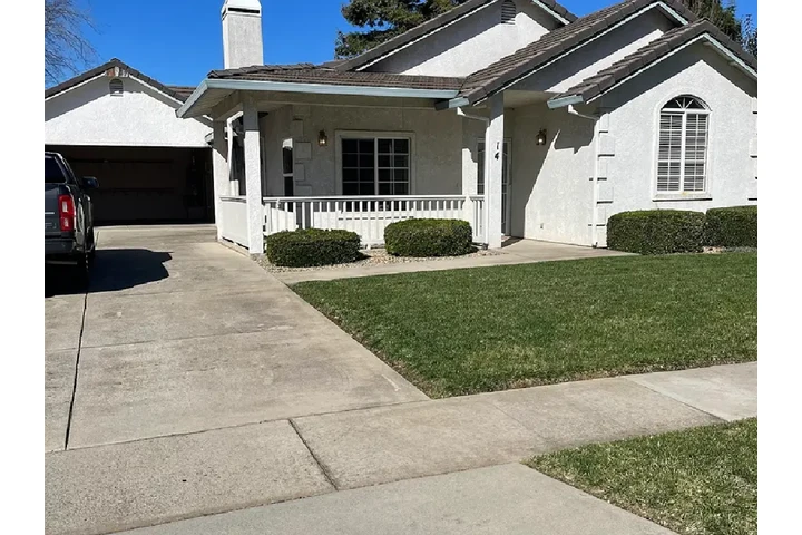 $1000 : hardwood Single Family Home image 1