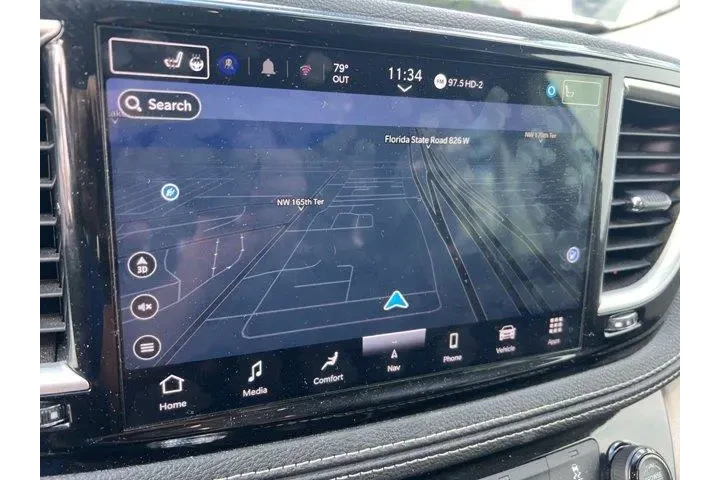 $26797 : Chrysler Pacifica Plug-In Hy image 5