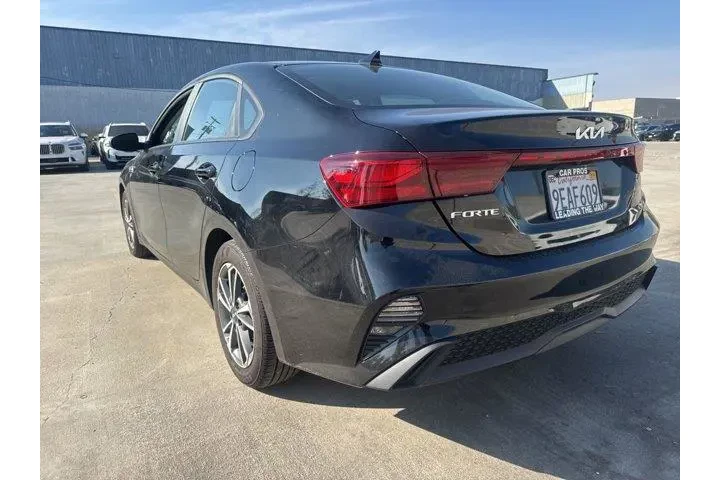 $18649 : Kia Forte 2023 LXS 4dr Sedan image 3