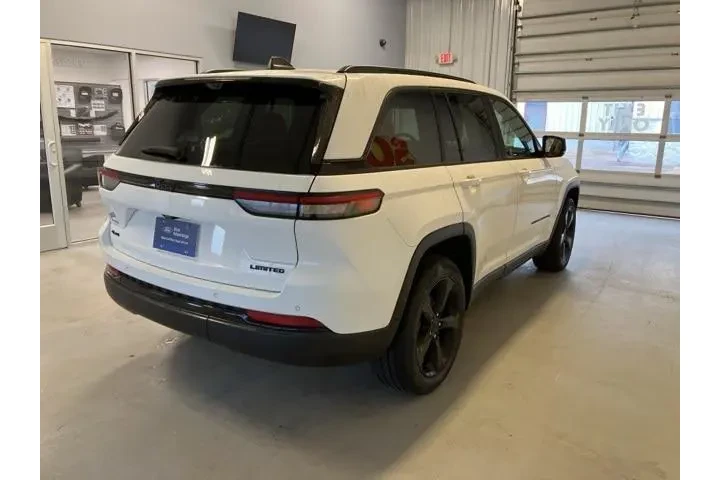 $28989 : Jeep Grand Cherokee 2023 4x4 image 4